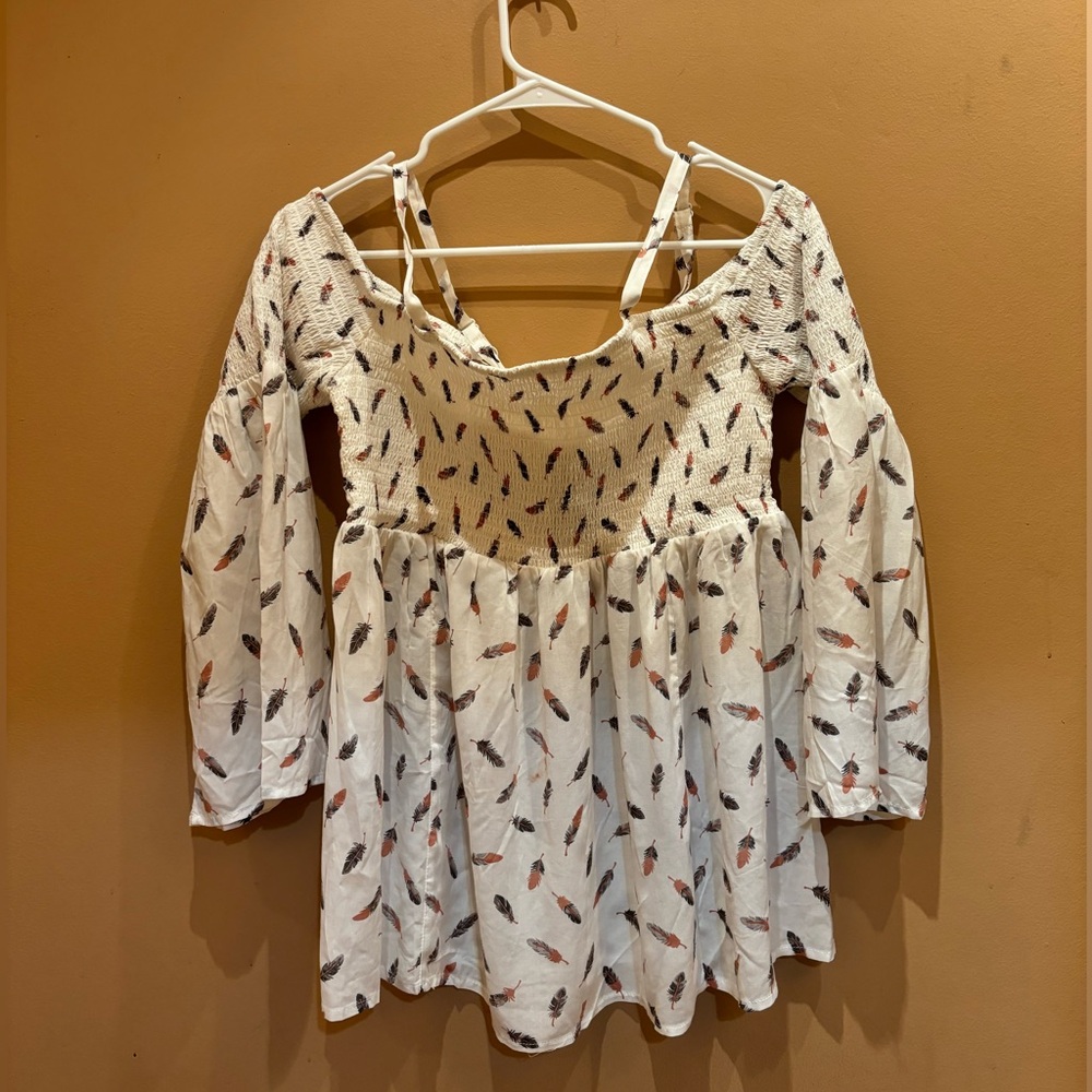 Torrid feather challis cold shoulder bell sleeves smocked bodice NWT Size 00 M/L